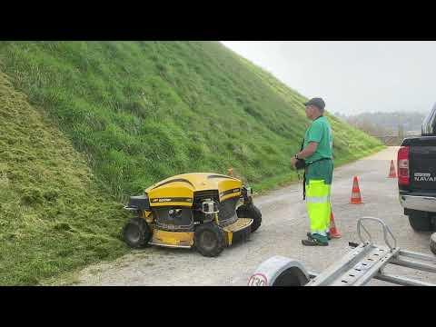 MOWING OF EMBANKMENTS AT 50% SLOPE WITH REMOTE CONTROL MOWER EQUIPPED WITH A WINCH